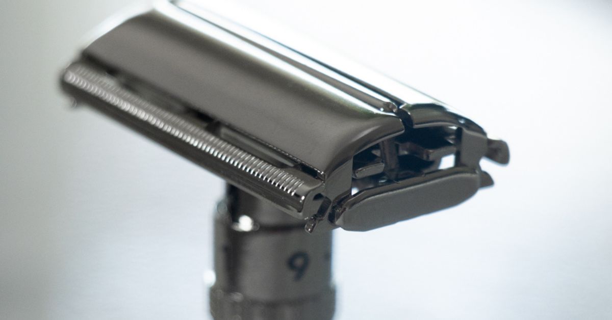 The Ultimate Guide to Shaving Your Head With a Razor - Razor Emporium