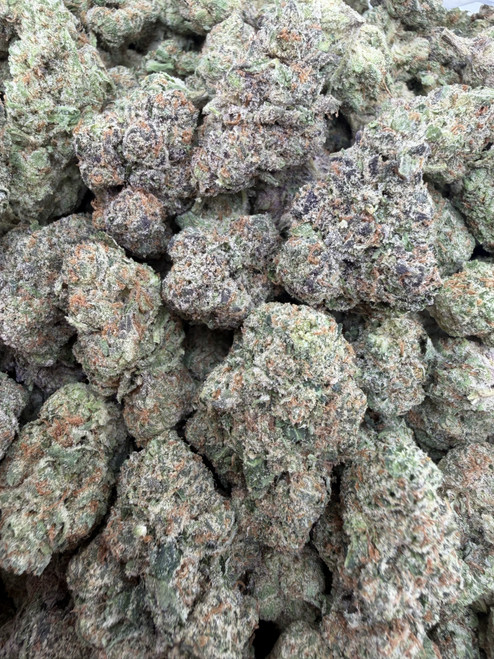 This bud has a sweet and sugary tropical citrus flavor with a spicy, hashy exhale. The aroma is a flavorful blend of fresh fruits, tropical citrus and gassy diesel, all wrapped up with a punch of spicy hash.