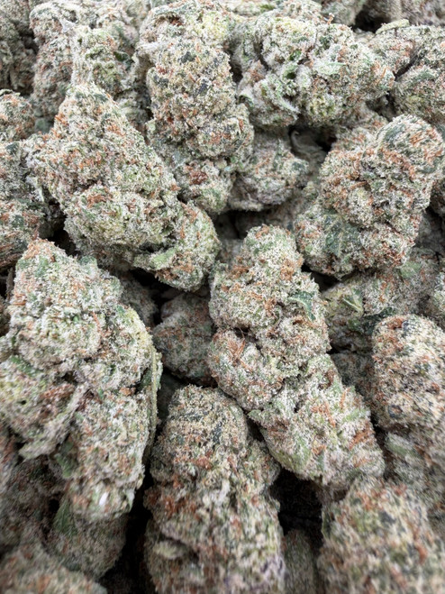 This baby brings on the lip-puckering taste, with a sour citrus lemon taste that's accented by hints of vanilla cookies upon exhale. The aroma is just as delightful, with a sweet vanilla overtone that turns sour and citrusy as the nugs are broken apart and burned away.