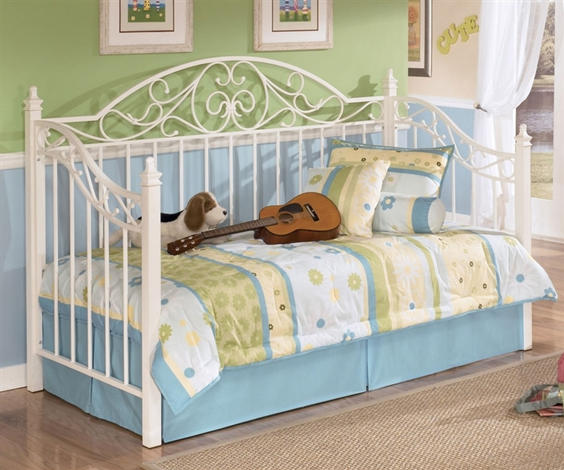 Want To Save Space? Daybeds For Any Room Want To Save Space? Daybeds For Any Room