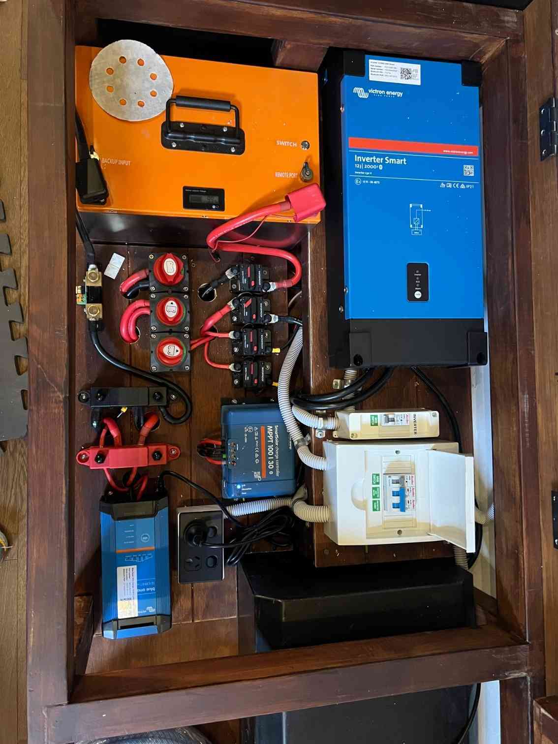 Pure sine wave inverter installation in a motorhome