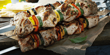 Grilled Chicken Skewers with Yogurt Herb Dip Grilled Chicken Skewers with Yogurt Herb Dip