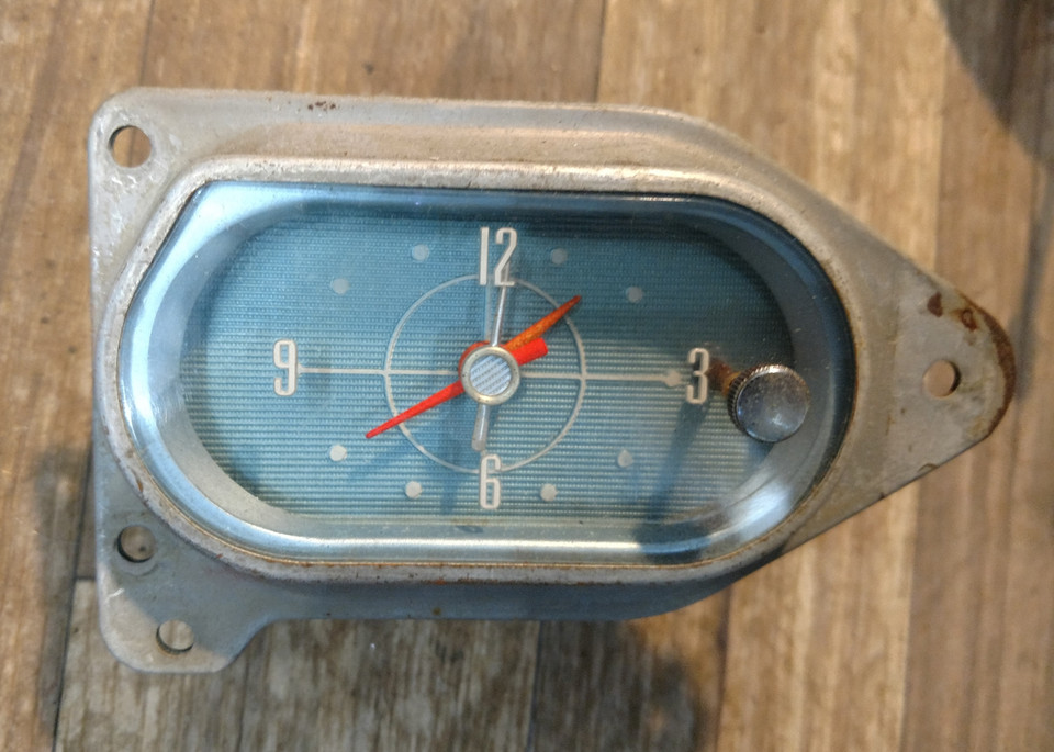 Re1960 Ford Clock Fairlane Galaxie Beautiful!
