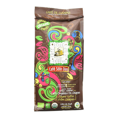 Café Solo Dios Chiapas: disfruta de la riqueza del café mexicano con Café Solo Dios, una exquisita variedad cultivada en las montañas de Chiapas. Este café destaca por su tueste medio que resalta un perfil de sabor suave y complejo, con notas de chocolate amargo y caramelo, y una acidez brillante que lo hace perfectamente equilibrado. Su cuerpo medio ofrece una experiencia agradable y reconfortante en cada taza, ideal para comenzar el día o disfrutar durante una pausa. Café Solo Dios no solo representa la calidad del café chiapaneco, sino que también respalda prácticas sostenibles y el comercio justo. Saborea la autenticidad y la tradición de este café mexicano, y déjate envolver por su aroma y sabor en cada sorbo. ¡Haz de cada momento de café una celebración de la cultura y el esfuerzo de los caficultores de Chiapas!