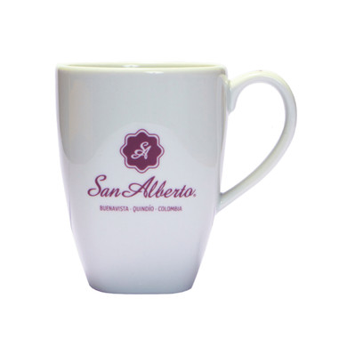 Mug de Cerámica: un clásico que combina estilo y funcionalidad para disfrutar de tus bebidas favoritas. Con un diseño elegante y atemporal, este mug de cerámica es perfecto para el café, té o chocolate caliente. Su superficie suave y duradera ofrece una experiencia de bebida agradable, mientras que su capacidad generosa lo convierte en el compañero ideal para tus momentos de relajación. Disponible en una variedad de colores y estilos, este mug no solo es práctico, sino que también añade un toque decorativo a tu cocina o escritorio. Disfruta de cada sorbo con el confort y la calidez que solo la cerámica puede ofrecer.