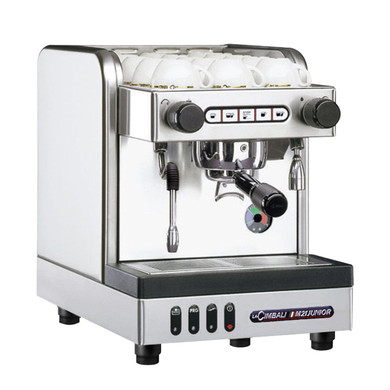 Una máquina estudiada y realizada para todos los que, aunque tengan un espacio limitado, desean todavía ofrecer un servicio de café espresso y cappuccino a la altura de la mejor tradición italiana.