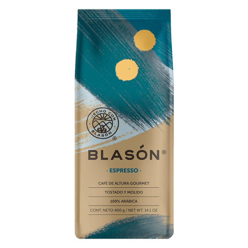 Blasón Café Molido y Tostado Espresso 400 g: disfruta de la rica tradición del café con el Blasón Café Molido y Tostado Espresso, una mezcla cuidadosamente elaborada para los verdaderos amantes del espresso. Este café de tueste oscuro ofrece un perfil de sabor profundo y complejo, con notas de cacao intenso y un toque de frutos secos, perfecto para disfrutar en una taza de espresso o como base para deliciosas bebidas. Su cuerpo robusto y su crema densa garantizan una experiencia satisfactoria en cada sorbo. Presentado en un práctico paquete de 400 g, es ideal para aquellos que buscan calidad y sabor en cada preparación. Con Blasón Café, cada taza es una celebración del arte del café. ¡Déjate llevar por el sabor y la intensidad que solo un buen espresso puede ofrecer! Blasón Café Molido y Tostado Espresso 400 g: disfruta de la rica tradición del café con el Blasón Café Molido y Tostado Espresso, una mezcla cuidadosamente elaborada para los verdaderos amantes del espresso. Este café de tueste oscuro ofrece un perfil de sabor profundo y complejo, con notas de cacao intenso y un toque de frutos secos, perfecto para disfrutar en una taza de espresso o como base para deliciosas bebidas. Su cuerpo robusto y su crema densa garantizan una experiencia satisfactoria en cada sorbo. Presentado en un práctico paquete de 400 g, es ideal para aquellos que buscan calidad y sabor en cada preparación. Con Blasón Café, cada taza es una celebración del arte del café. ¡Déjate llevar por el sabor y la intensidad que solo un buen espresso puede ofrecer!