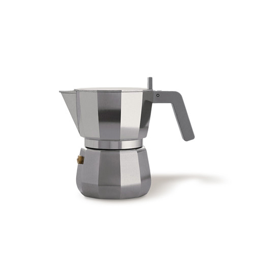 Nueva Cafetera Moka de 3 Tazas Alessi: el arte del café tradicional en tus manos. Diseño elegante y calidad Alessi para preparar un espresso perfecto al estilo italiano. Ideal para disfrutar cada mañana con Illy. Nueva Cafetera Moka de 3 Tazas Alessi: el arte del café tradicional en tus manos. Diseño elegante y calidad Alessi para preparar un espresso perfecto al estilo italiano. Ideal para disfrutar cada mañana con Illy.