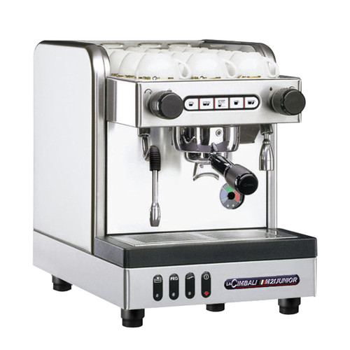 Una máquina estudiada y realizada para todos los que, aunque tengan un espacio limitado, desean todavía ofrecer un servicio de café espresso y cappuccino a la altura de la mejor tradición italiana. Una máquina estudiada y realizada para todos los que, aunque tengan un espacio limitado, desean todavía ofrecer un servicio de café espresso y cappuccino a la altura de la mejor tradición italiana.