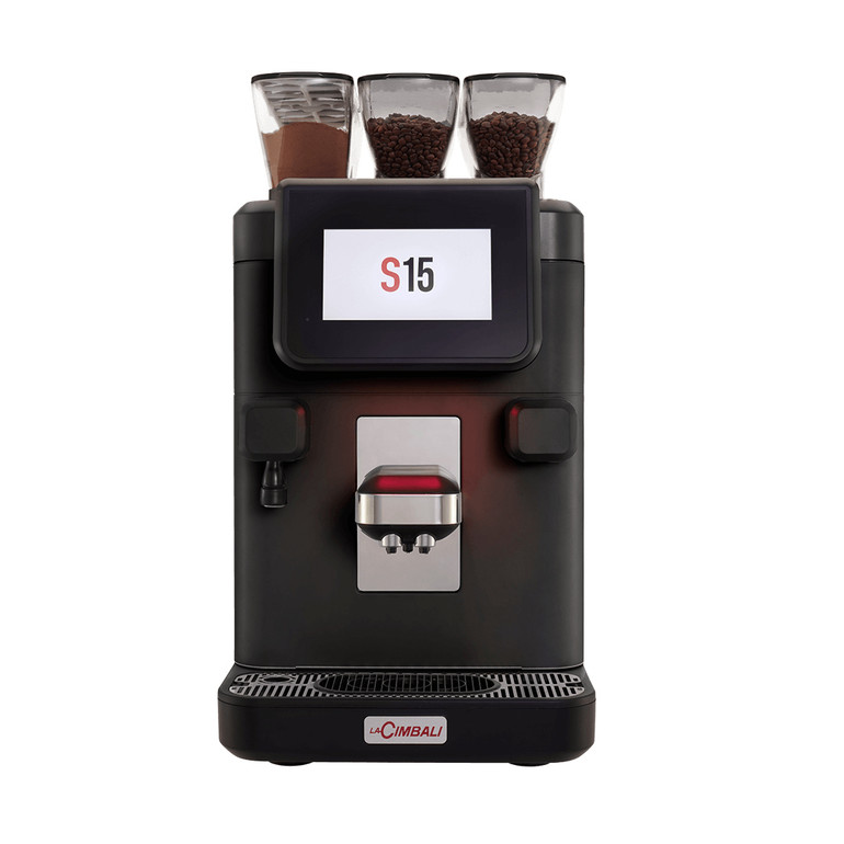 Ya está aquí la última incorporación de nuestra gama totalmente automática. Presentamos LaCimbali S15: pequeña, pero potente.
Alta tecnología muy intuitiva. Con su diseño compacto y su capacidad para garantizar hasta 150 tazas de alta calidad al día.