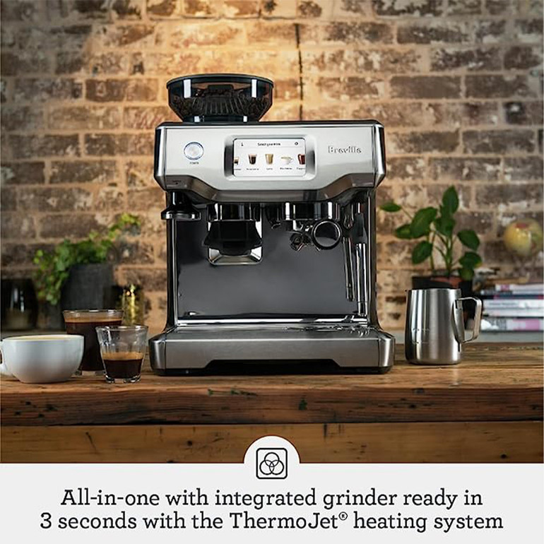 La Breville Barista Touch ofrece café de especialidad en casa utilizando la fórmula de las 4 claves y forma parte de la serie Barista que ofrece máquinas de café espresso todo en uno con molinillo integrado para pasar de los granos al espresso en menos de un minuto