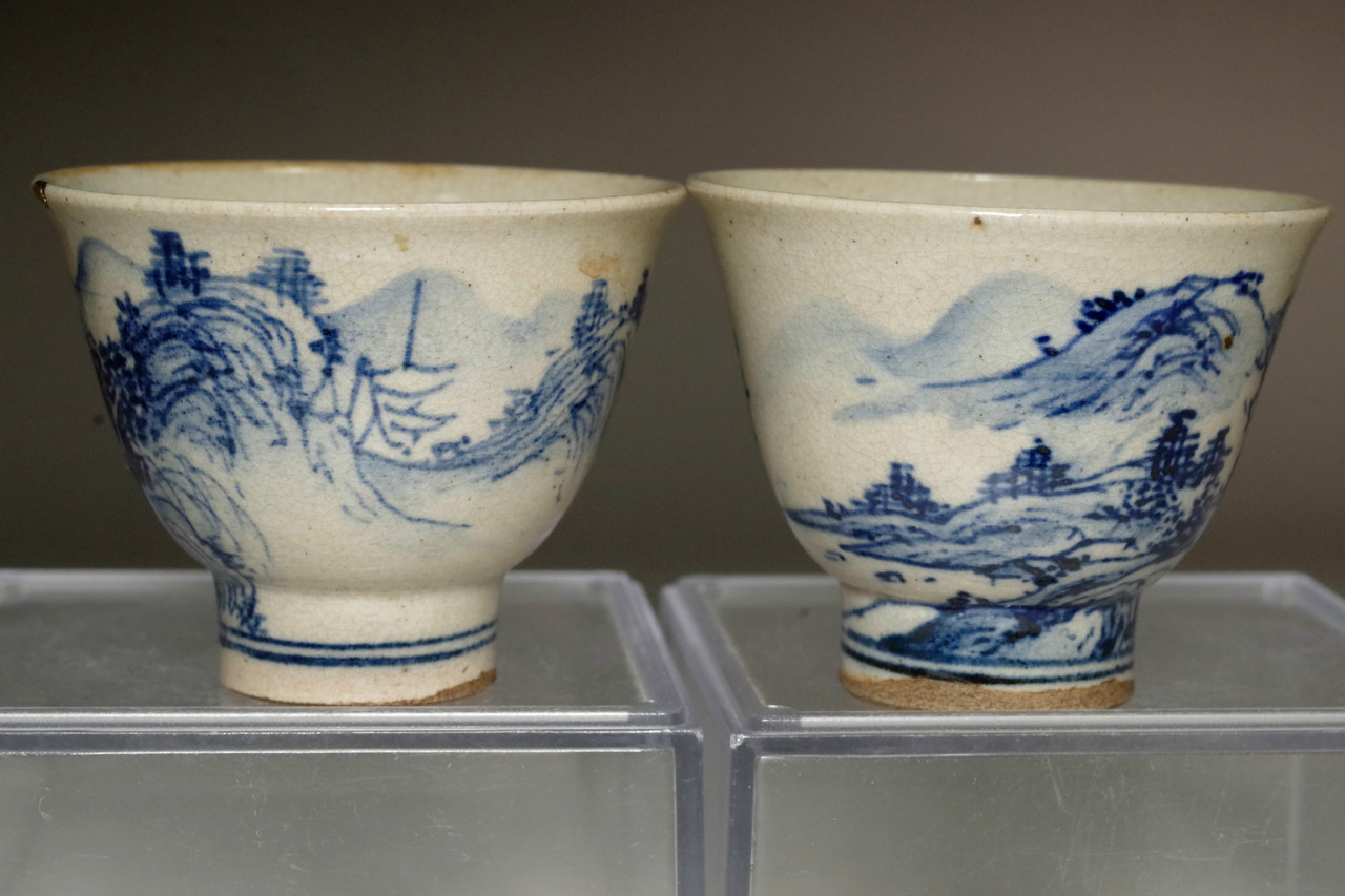 Aoki Mokubei (1767-1833) set of 2 antique blue and white cups