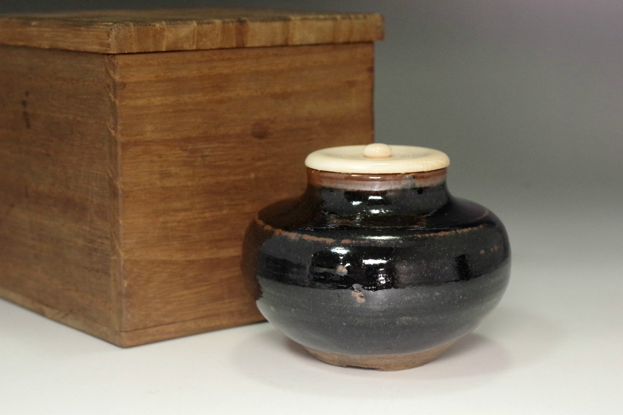 Kato Bakutai (1861-1943) SETO CHAIRE Antique Jpanese pottery