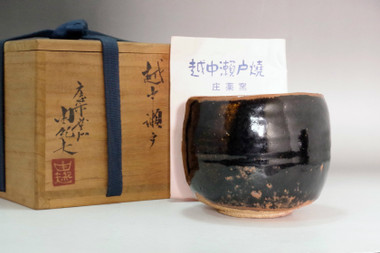 江戸時代後期の茶陶作品 京都・嵐山 嵯峨焼 楽焼茶碗 時代箱付 茶道具 江戸時代後期の茶陶作品 京都・嵐山 嵯峨焼 楽焼茶碗 時代箱付