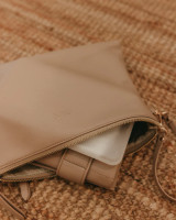 OIOI NAPPY CHANGING POUCH - OAT FAUX LEATHER