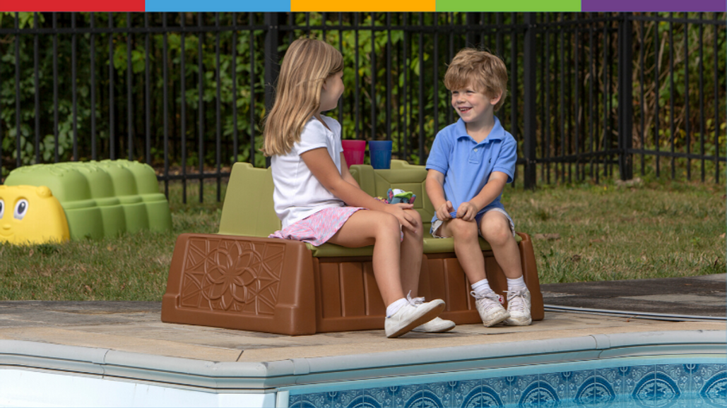 Simplay3's Sand & Water Bench: "One of the best outdoor toys for 2 year olds!" 