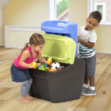 Simplay3 Toy Box Easel has a large storage area that can fit up to 3 cubic feet of toys.
