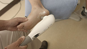 Podiatrist Treats Plantar Fasciitis Podiatrist Treats Plantar Fasciitis