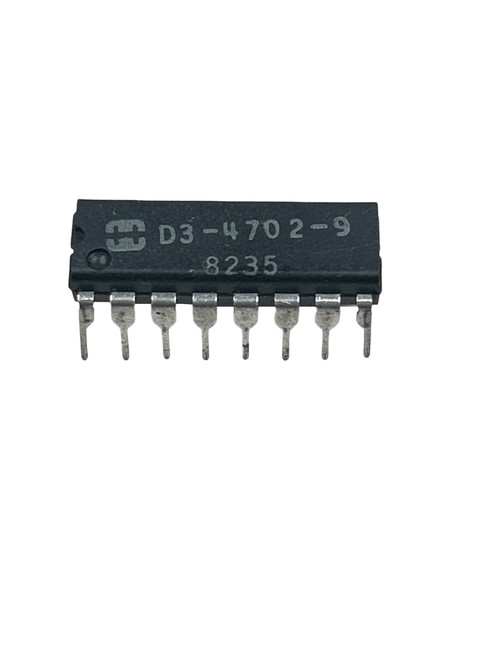 Intel 8235 / D3-4702-9 Bus Controller / System Support IC