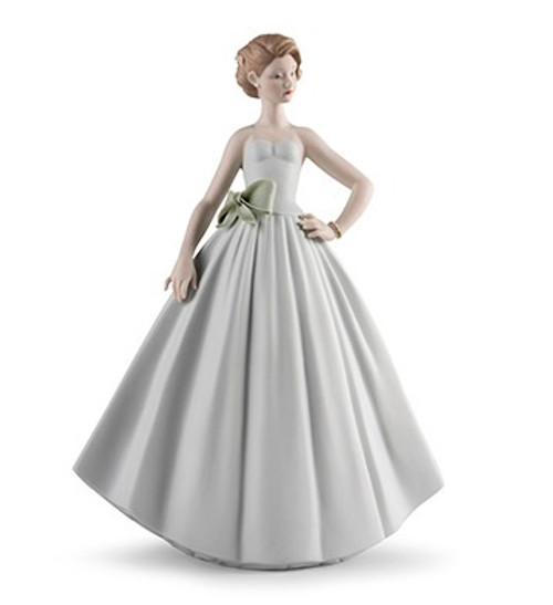 My favourite gown Woman Figurine  01009567