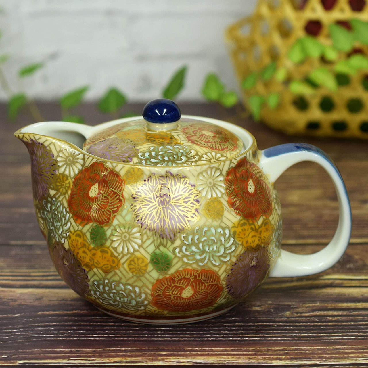 Kutani Yaki(ware) Japanese Teapot Gold Flowers (with tea strainer