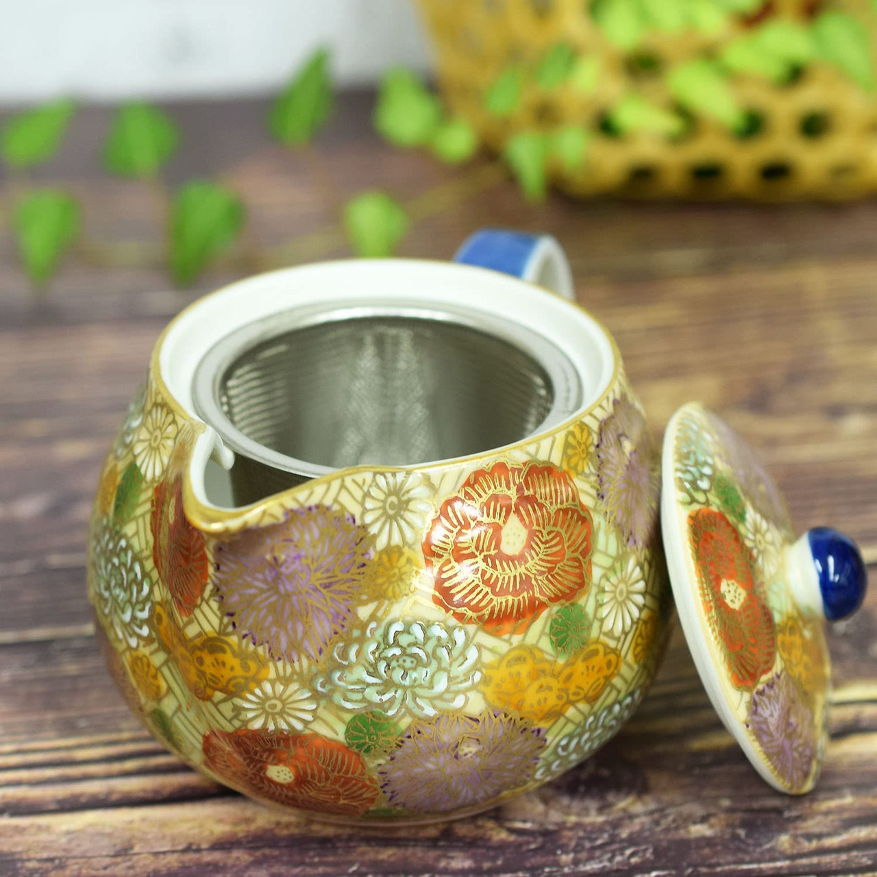 Kutani Yaki(ware) Japanese Teapot Gold Flowers (with tea strainer