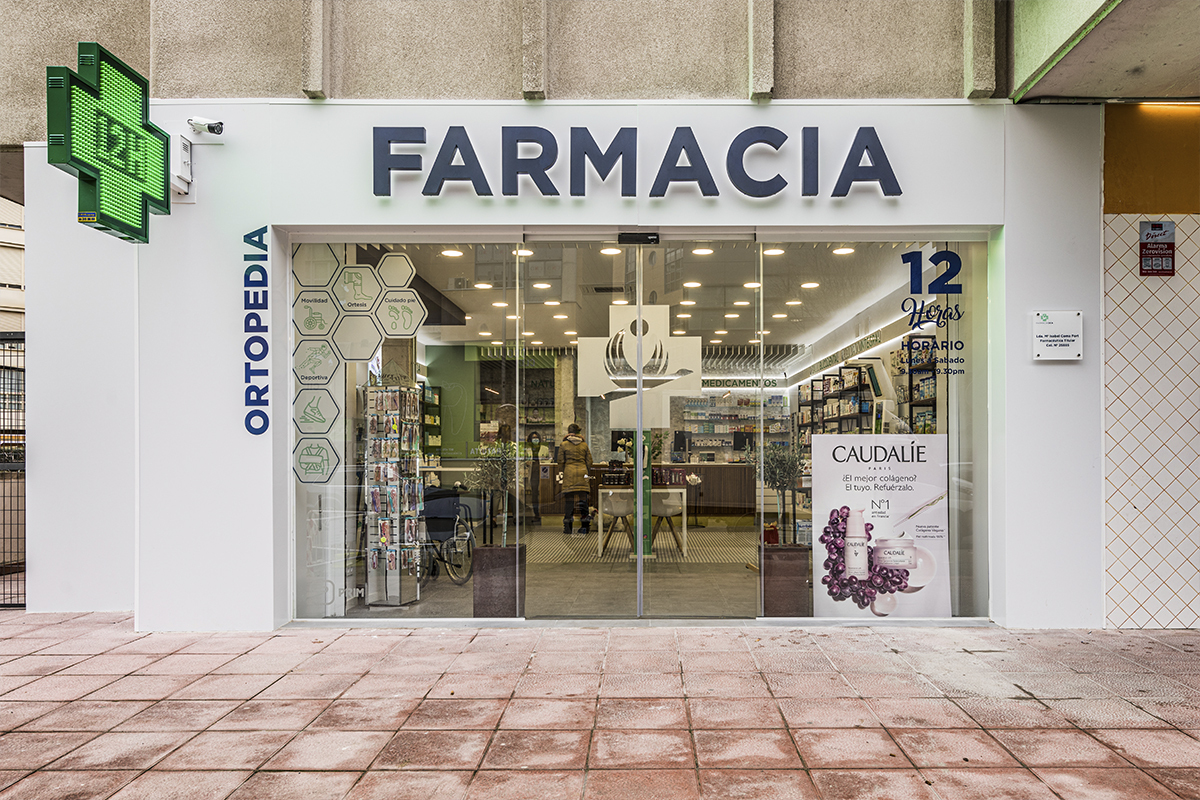 Exterior de la Farmacia Oca en San Blas-Canillejas