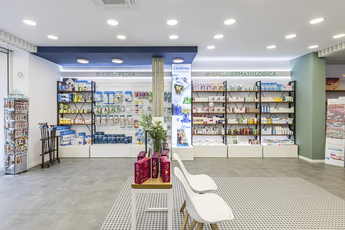 Interior de la Farmacia Oca en San Blas-Canillejas