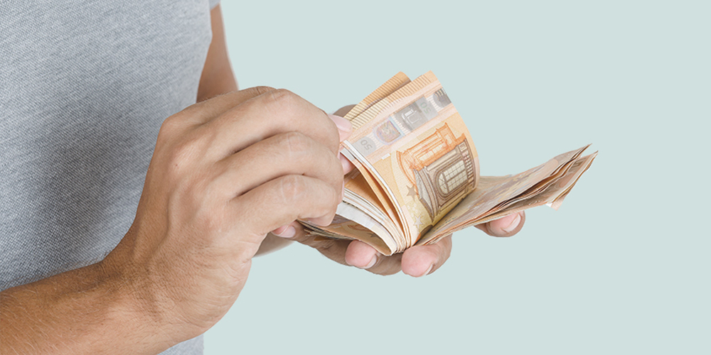 Topii, retirada de efectivo en Farmacia Oca en San Blas-Canillejas