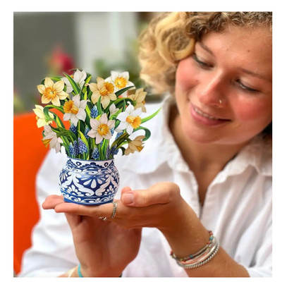 FreshCut Paper™ English Daffodils Mini Pop-Up Bouquet