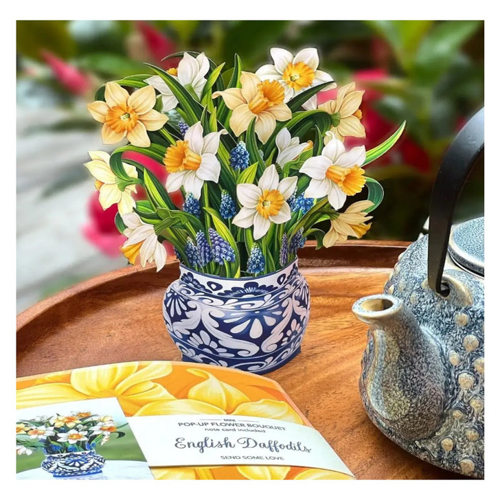 FreshCut Paper™ English Daffodils Mini Pop-Up Bouquet