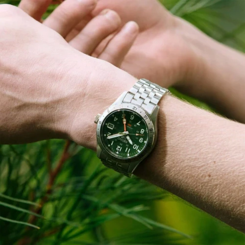 Seiko 5 Sports Field GMT Bracelet Watch | 39.4mm | Automatic | Green