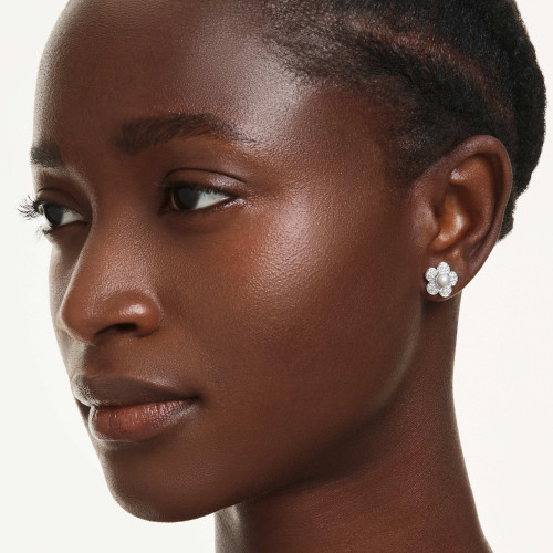 Swarovski x Ariana Grande Stud Earrings | Round Cut | Flower with Pearl | White