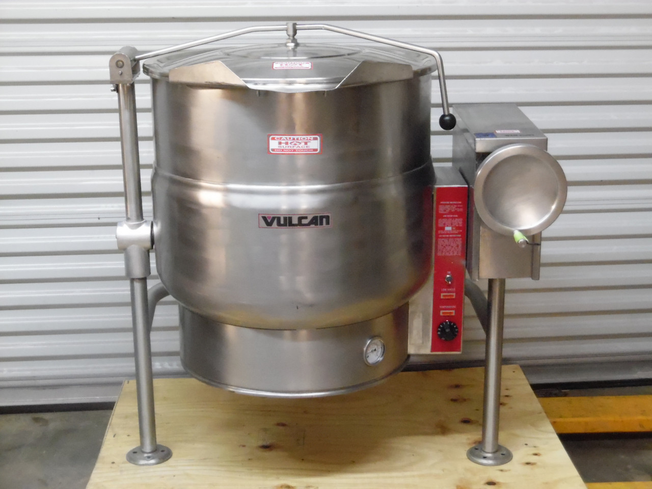 Vulcan VELT-40 200-240V Electric Tilting Steam Jacketed Kettle