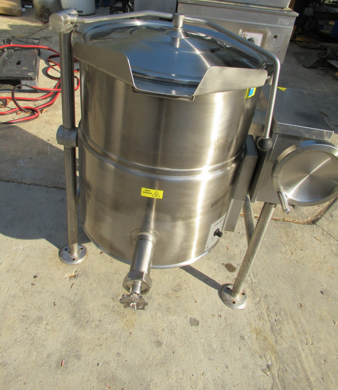 Cleveland 25 Gal Electric Tilting Steam Kettle KEL25T 200-240V 1-3 Ph