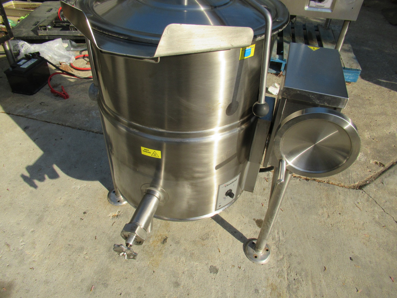 Cleveland 25 Gal Electric Tilting Steam Kettle KEL25T 200-240V 1-3 Ph