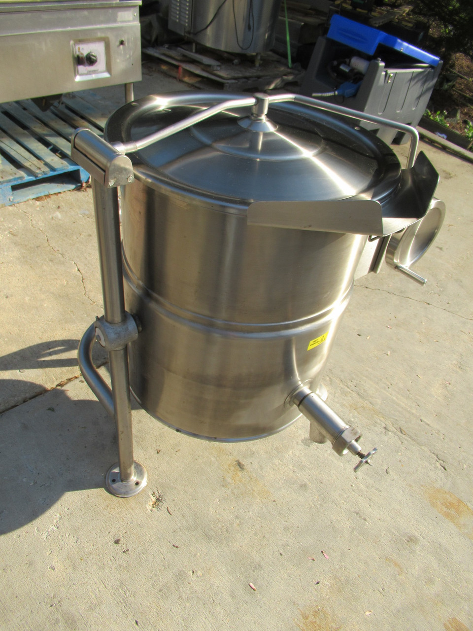 Cleveland 25 Gal Electric Tilting Steam Kettle KEL25T 200-240V 1-3 Ph
