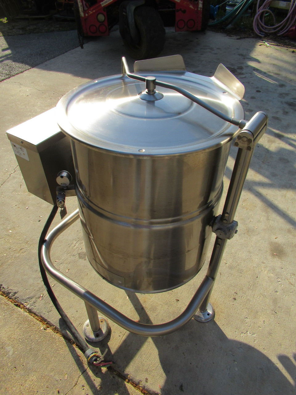 Cleveland 25 Gal Electric Tilting Steam Kettle KEL25T 200-240V 1-3 Ph