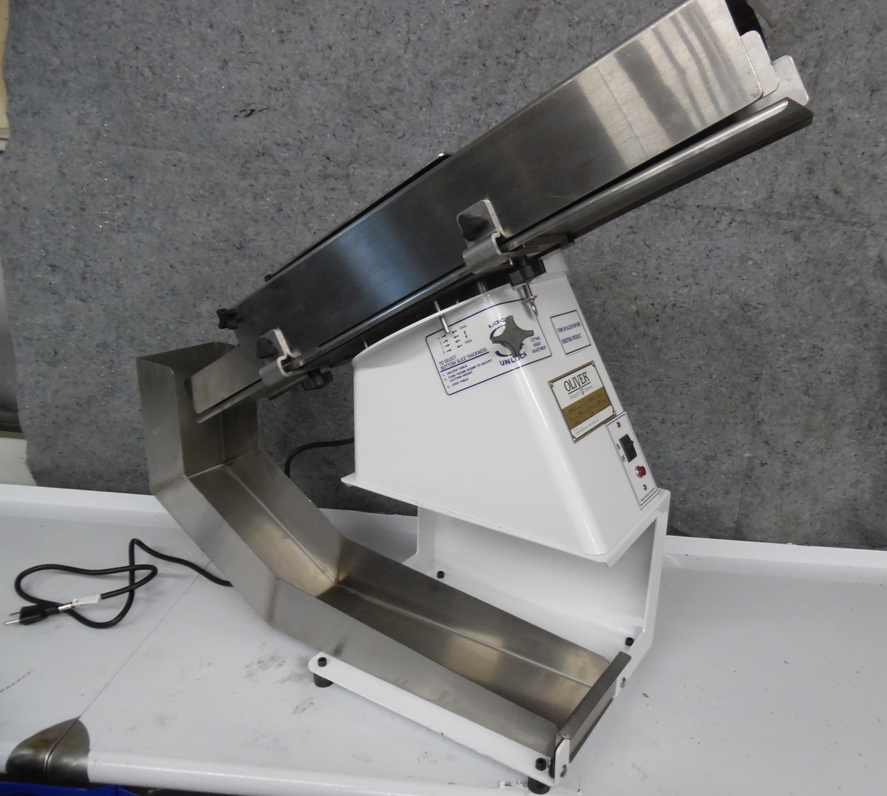 Oliver 702-N Commercial Bagel and Bun Slicer 120V With Base and Chute