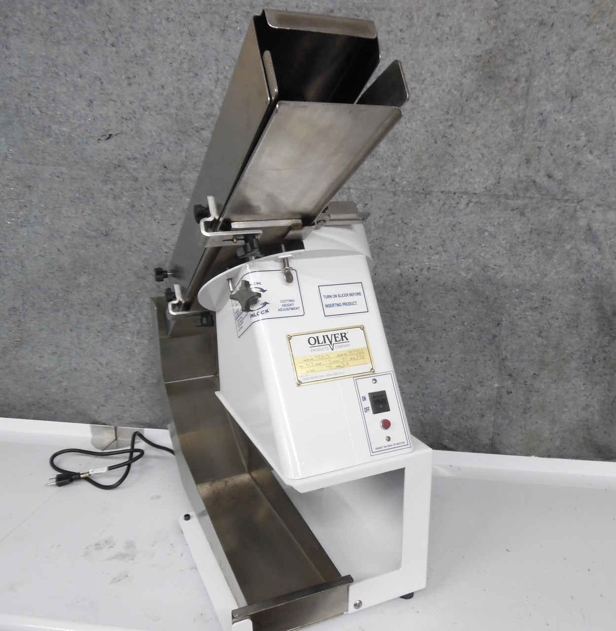 Oliver 702-N Commercial Bagel and Bun Slicer 120V With Base and Chute