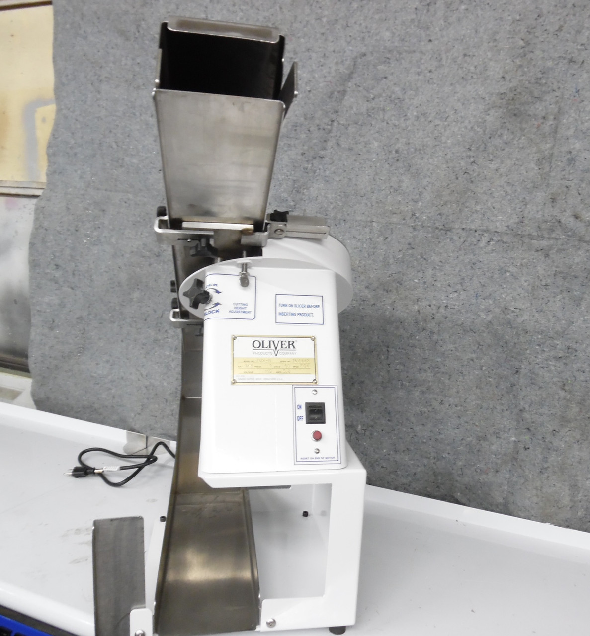 Oliver 702-N Commercial Bagel and Bun Slicer 120V With Base and Chute