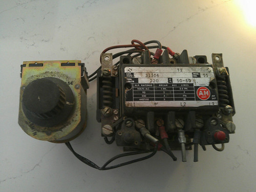 Hobart M802-V1401 BakeLite Contactor 208-230V 3 PH 87712-12-1 w/timer