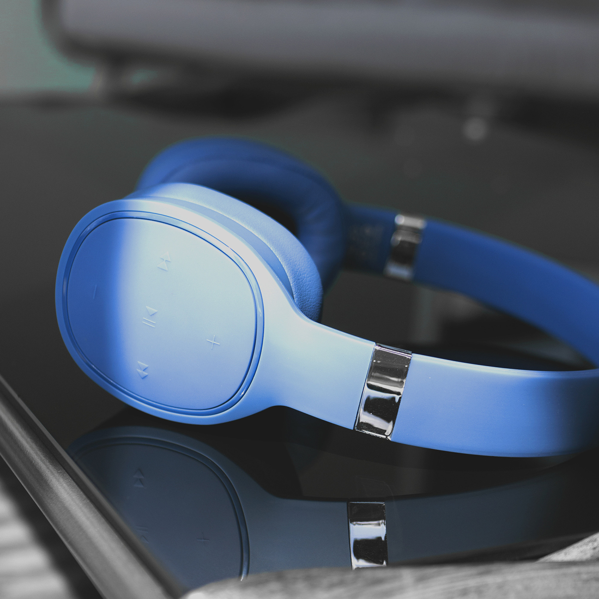 Bluetooth Deep Bass Over-Ear Hi-Fi Wireless Headphones w/ Built-In Mic