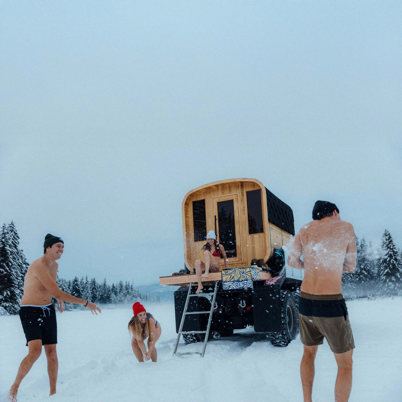 バーベキュー・調理用品 NATAL DESIGN 38-kT SOTE ver. AURORA Outdoor Rustic Cedar Square Sauna – 6 Person | ALEKO