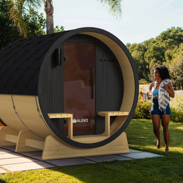 Anémona White Finland Pine Barrel Sauna with Front Porch Canopy & Black Accents – 6-8 People