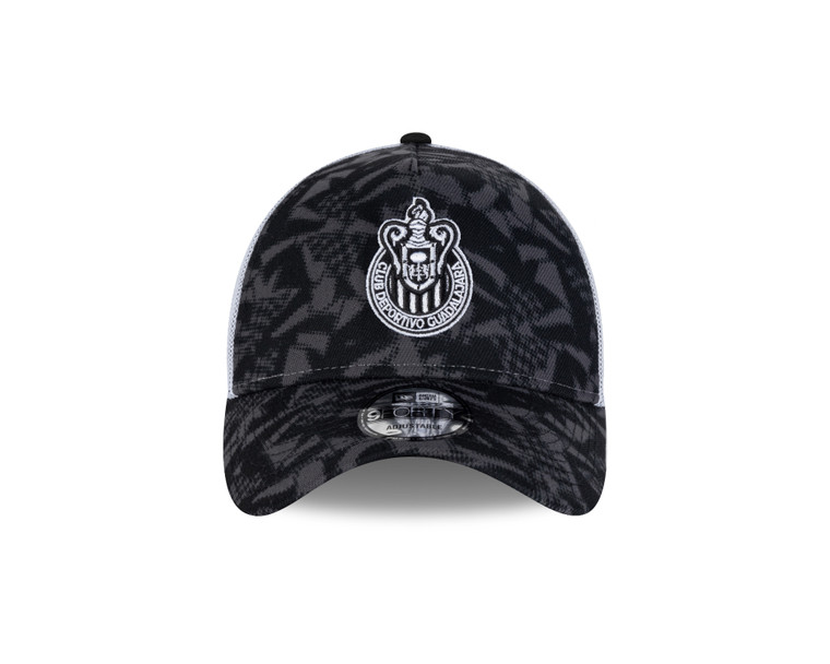 GORRA MALLA ESCUDO MONOCROMÁTICO CHIVAS NEW ERA