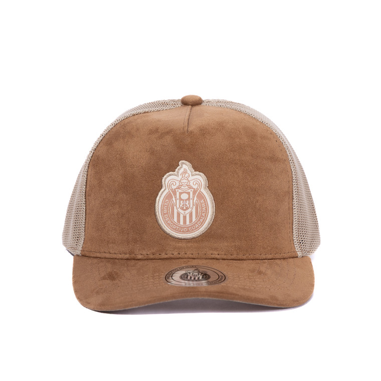 GORRA GAMUZA Y MALLA CAMEL ESCUDO MONOCROMÁTICO CHIVAS