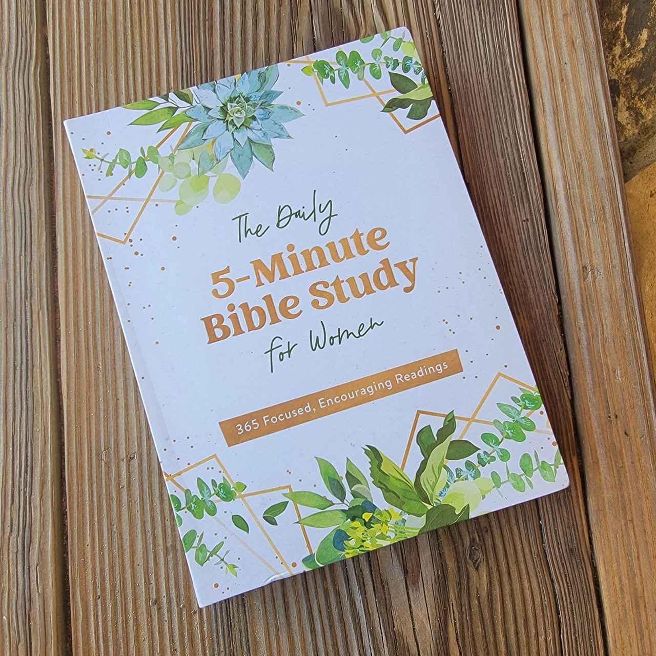 The Daily 5-Minute Bible Study Journal for Women: 365 Encouraging Readings [Book]