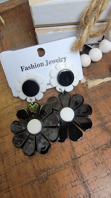 Retro Daisy Earrings-Black