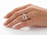 Difference between round and baguette diamonds in rose gold rings?